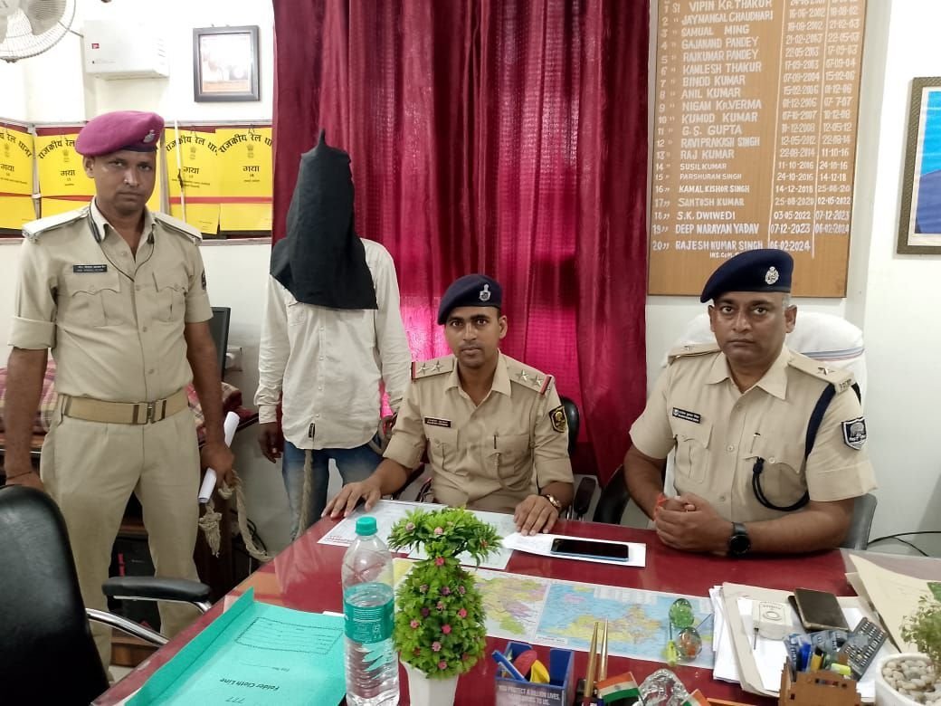 यात्री को चाकू मारकर छिनतई करने वाले गिरोह का रेल पुलिस ने किया उद्भेदन, चोरी गया मोबाइल बरामद